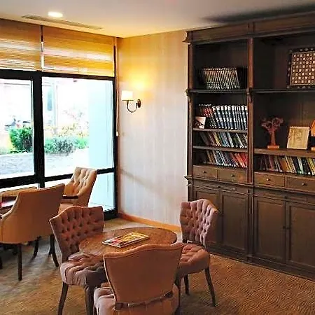 Sarissa Hotel